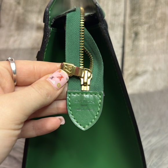 LOUIS VUITTON - Epi Rivera Hand Bag - Picture 10 of 10